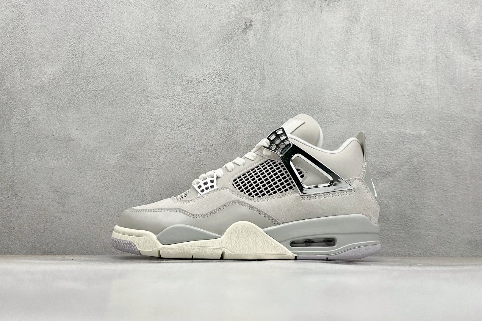 Air Jordan 4 Frozen Moments