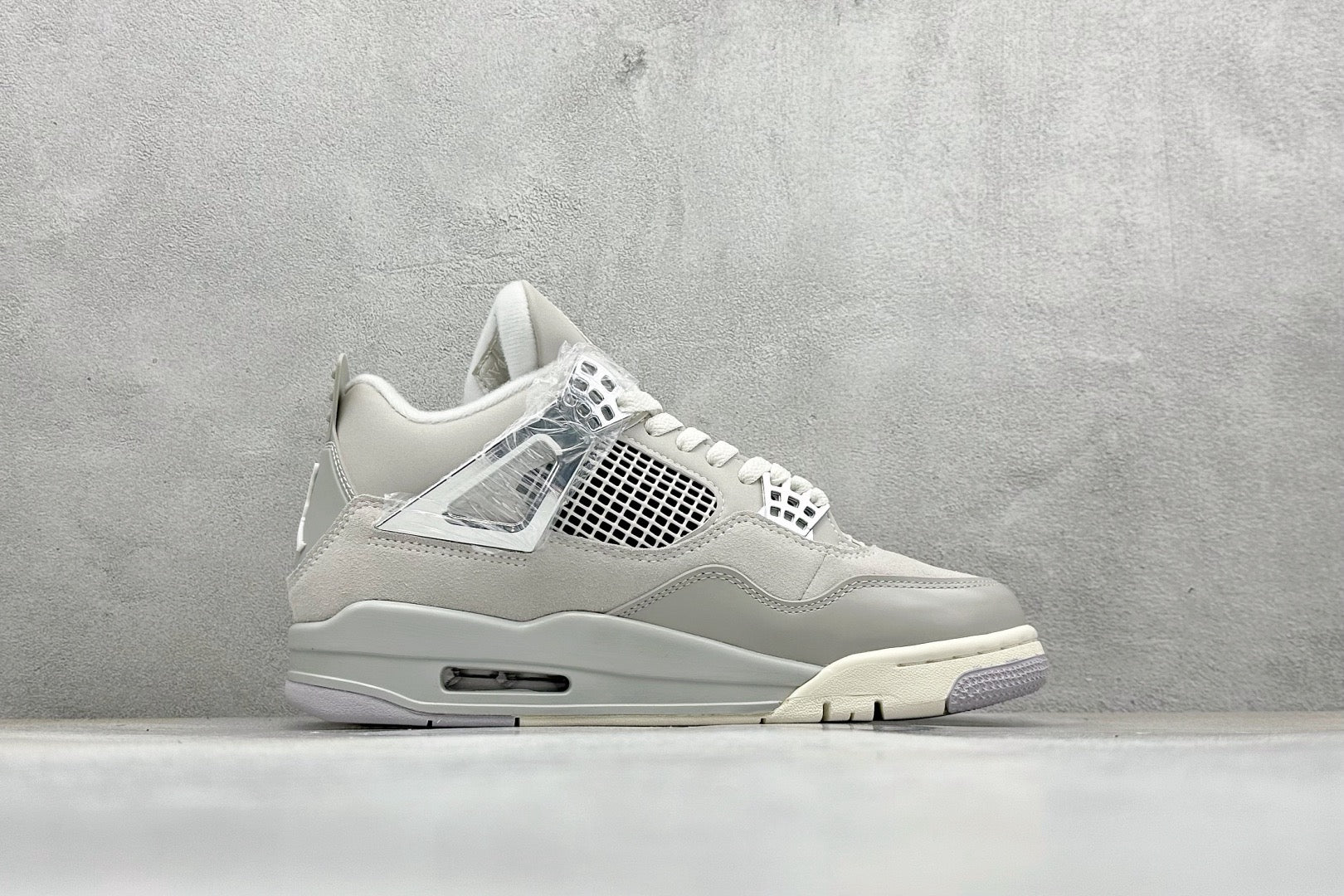 Air Jordan 4 Frozen Moments