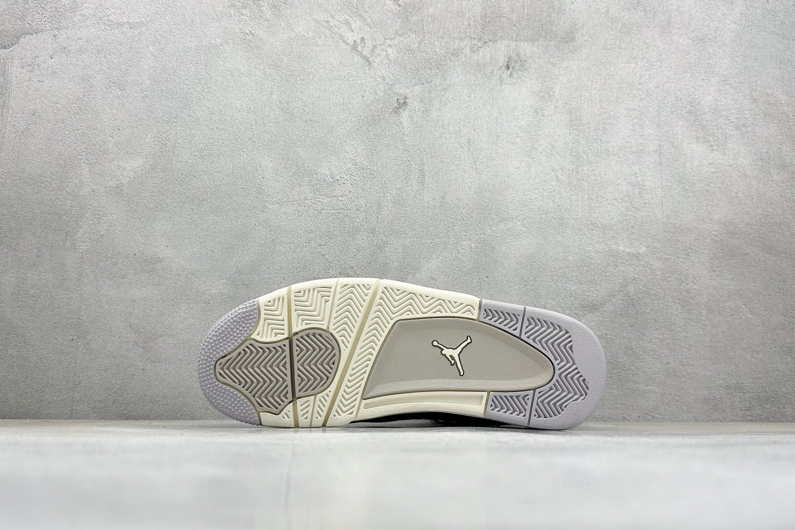 Air Jordan 4 Frozen Moments