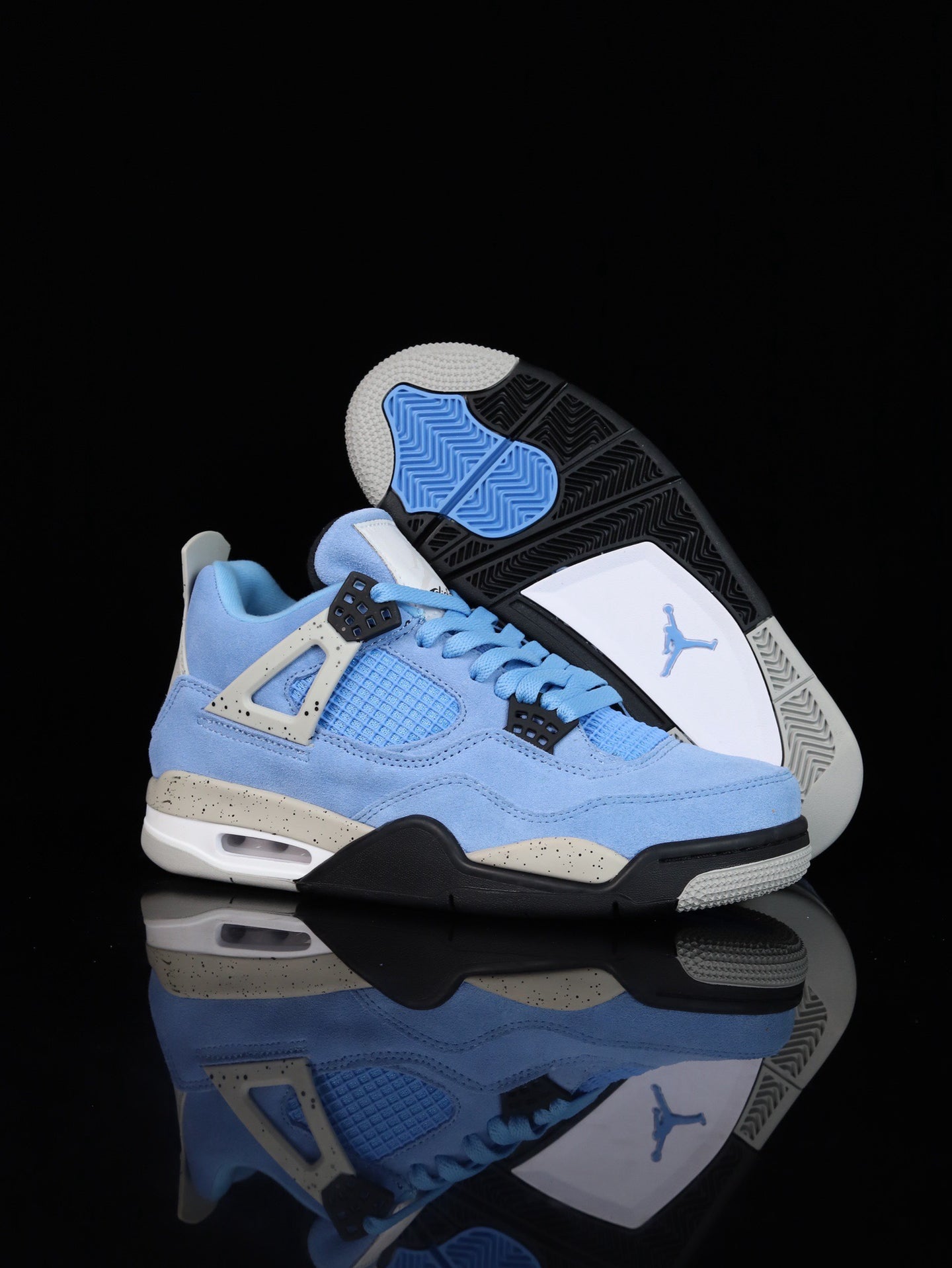Air Jordan 4 University Blue