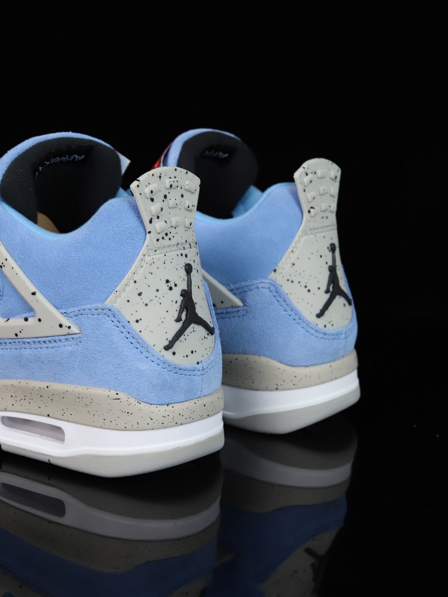 Air Jordan 4 University Blue